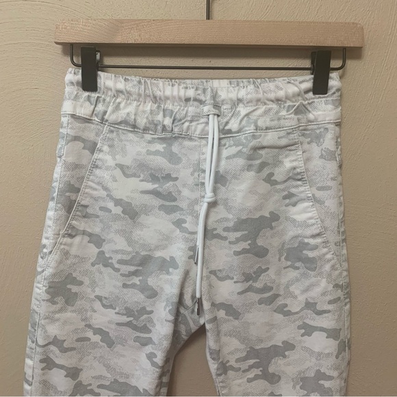 Bevy Flog Shely Jogger White Gray Silver Camo Size 24 - Picture 3 of 13